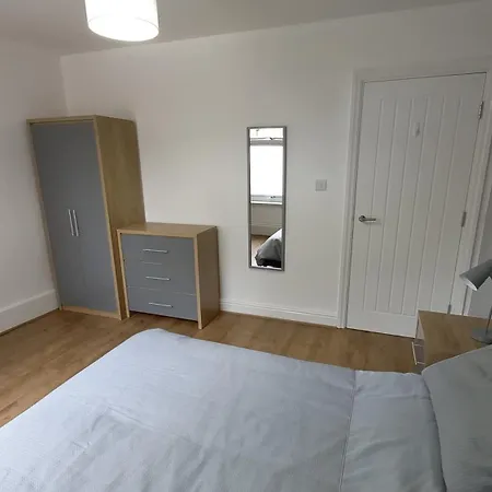 Modern 1 Bed Flat Near Lgi Hospital And Apartamento Leeds (West Yorkshire)