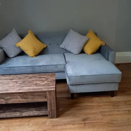 Апартаменты Modern 1 Bed Flat Near Lgi Hospital And