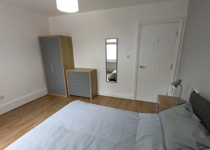 Modern 1 Bed Flat Near Lgi Hospital And Appartamento Leeds (West Yorkshire)