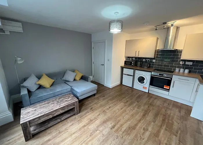 Modern 1 Bed Flat Near Lgi Hospital And * Лідс